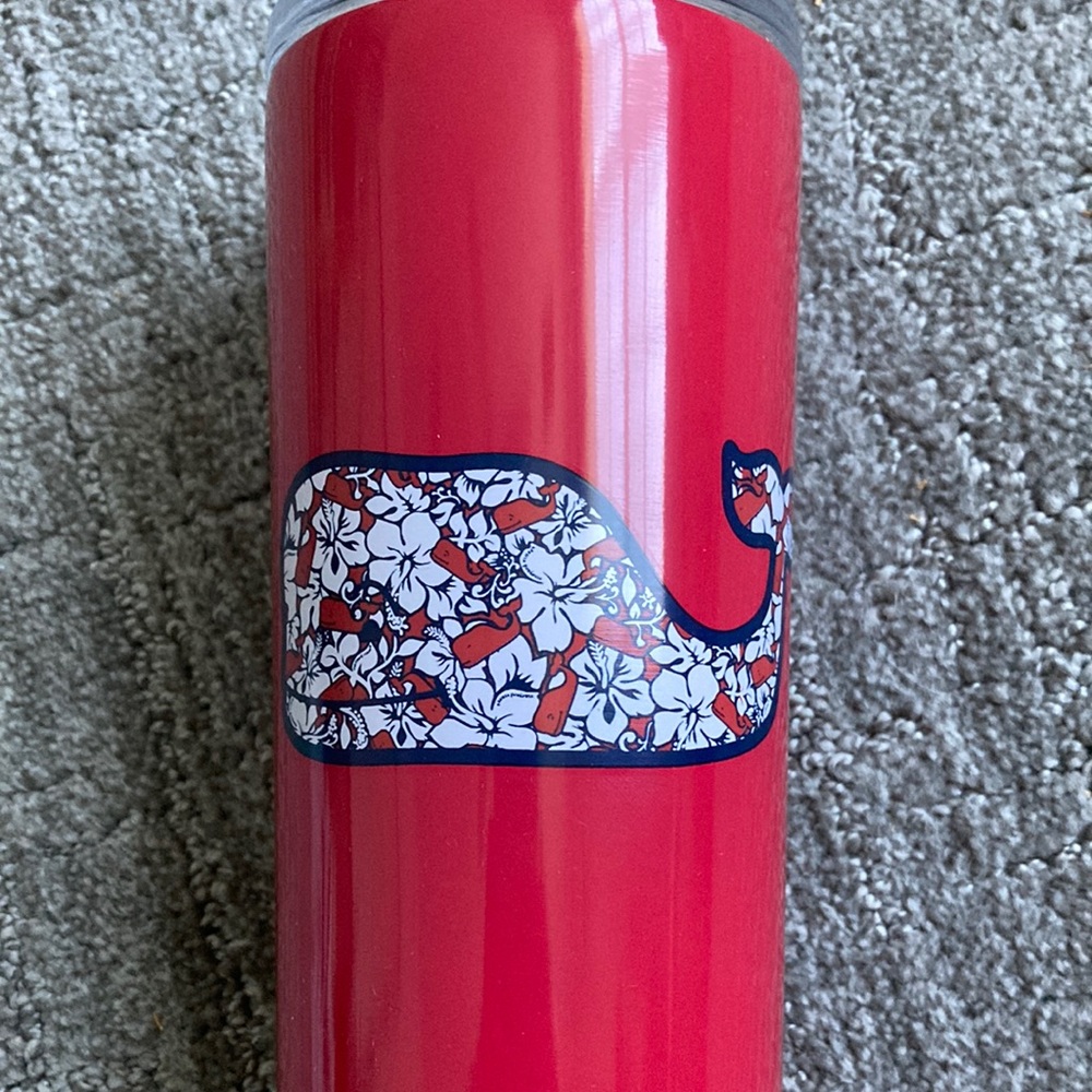 Vineyard Vines Hibiscus Whale Lidded Drinkware - Picture 4 of 10